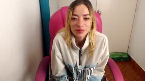 zoe online show from August 3, 9:04 am