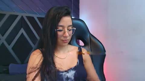 Zoe 3 online show from May 4, 6:01 pm