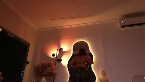 zoevidal_ online show from July 13, 12:39 pm