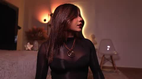 zoevidal_ online show from June 17, 12:06 pm