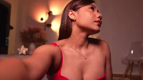 zoevidal_ online show from July 7, 12:08 pm