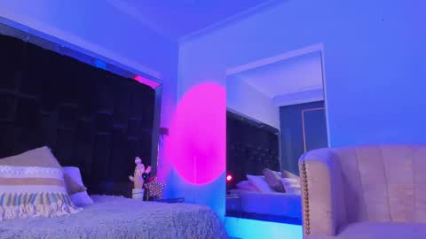 zoevidal_ online show from February 28, 11:47 am