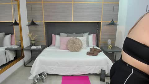 ZOE online show from December 5, 4:19 pm