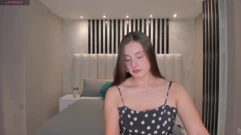 Zoey Walker online show from November 3, 11:25 am