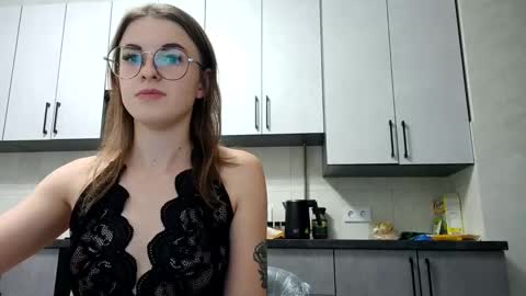Snapshot of zoriana20 chatting on October 7, 6:23 pm zoriana20 online show from October 7, 6:23 pm