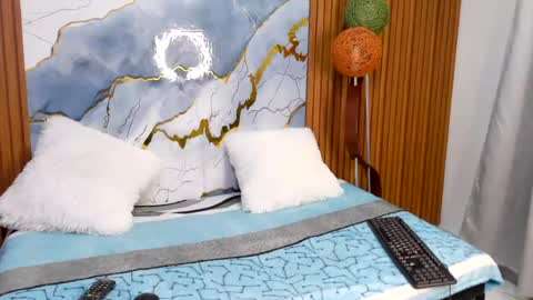zulemapiel online show from July 22, 2:34 am