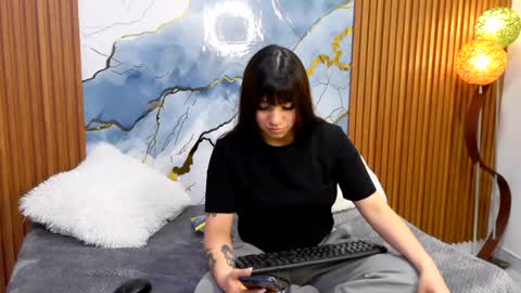 zulemapiel online show from August 4, 1:33 am