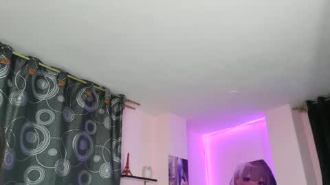 zulemapiel online show from March 13, 1:40 am