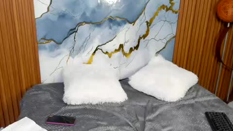 zulemapiel online show from June 20, 1:31 am