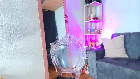 zully_green online show from June 21, 5:55 am