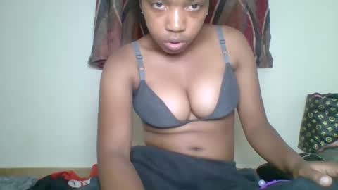 zyraelle_01 online show from April 25, 5:21 pm