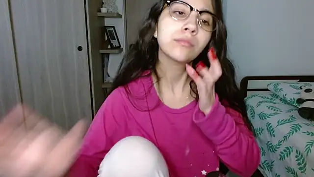 mia  lopez  online show from December 3, 4:37 am