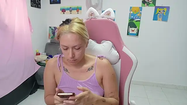 MommyMiaWs online show from February 11, 6:31 pm