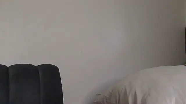 sluttylaura21 online show from July 5, 5:57 am