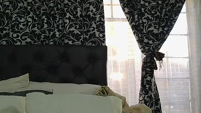 sluttylaura21 online show from July 4, 6:31 am