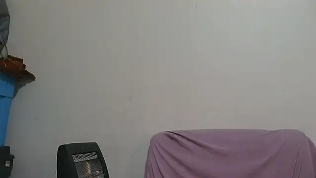 sluttylaura21 online show from June 16, 7:20 am