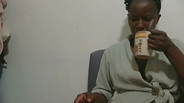 sluttylaura21 online show from July 28, 6:44 am