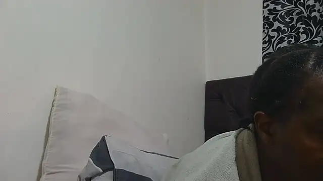 sluttylaura21 online show from June 26, 5:52 am