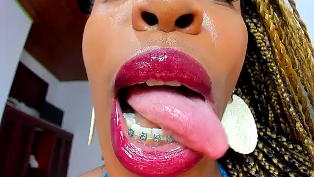 TAYLORR778 online show from July 4, 1:07 pm