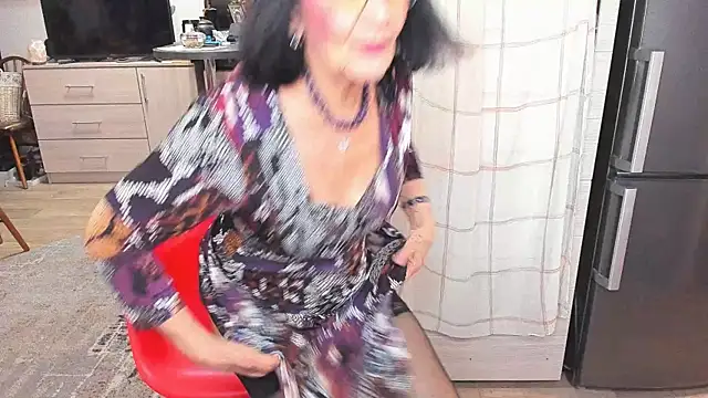 Tina Joness online show from November 5, 6:35 pm