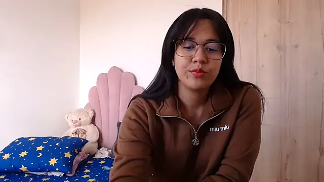 lady hot2xx online show from July 22, 3:35 pm