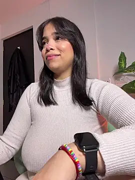 tati reyess online show from August 1, 12:18 pm
