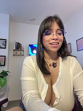 tati reyess online show from June 30, 1:21 pm