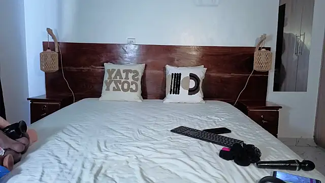 Elegant Ebony online show from February 28, 10:58 am