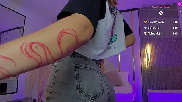 riley sierra online show from July 6, 3:03 pm