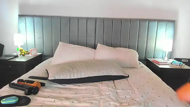 Snapshot of adriana71 chatting on September 19, 3:27 am adriana71 online show from September 19, 3:27 am