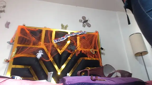 Helennahot online show from November 4, 12:21 pm