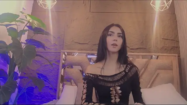 Coralinnee  online show from May 14, 5:13 am