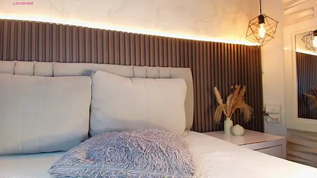 SHANONCLARK online show from January 7, 7:28 pm