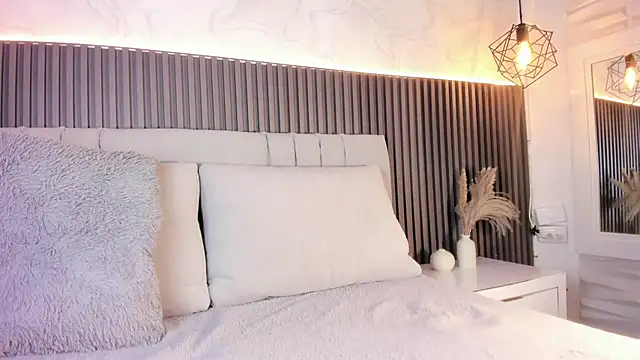 SHANONCLARK online show from November 8, 7:52 pm