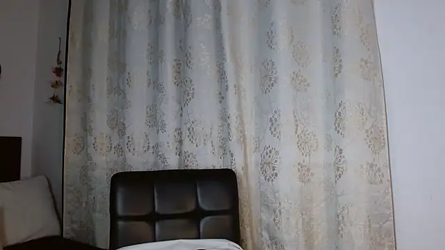 Snapshot of bhritany_brow chatting on October 19, 5:15 pm bhritany brow online show from October 19, 5:15 pm