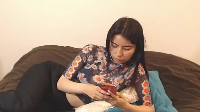 Snapshot of alice_middlee chatting on September 11, 5:46 pm alice middlee online show from September 11, 5:46 pm