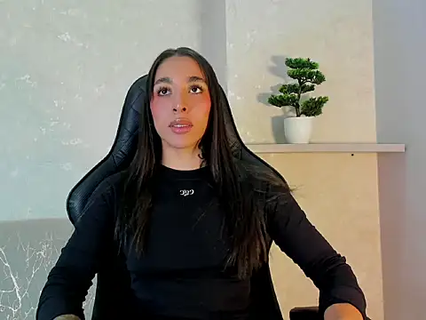 KAYLA BATISTA online show from August 2, 12:02 am
