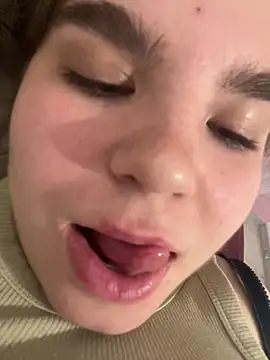 Mia Brackenridge26 online show from May 23, 7:34 pm