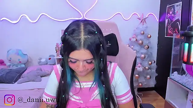 CuteDani  online show from November 27, 6:16 am