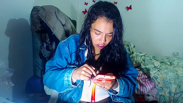 AmaraRoberts420 online show from November 28, 2:03 am