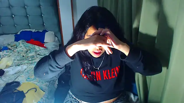 AmaraRoberts420 online show from January 7, 2:15 am