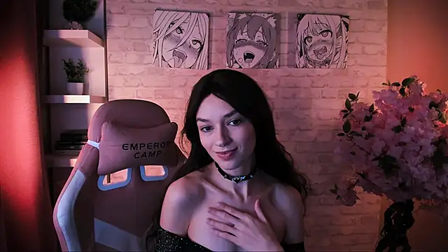 VivianLy  online show from November 28, 11:13 am