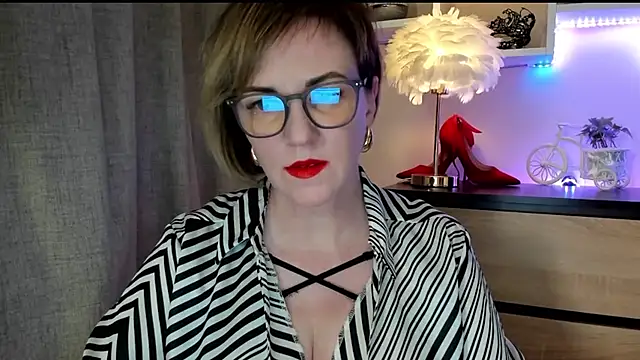 Snapshot of feliziaDesire chatting on October 12, 1:13 pm feliziaDesire online show from October 12, 1:13 pm