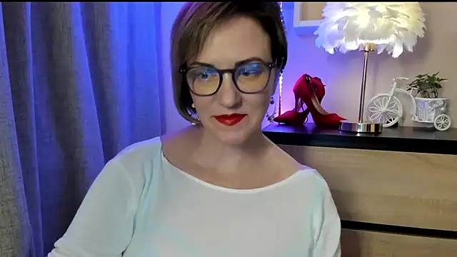 Snapshot of feliziaDesire chatting on October 6, 1:06 pm feliziaDesire online show from October 6, 1:06 pm
