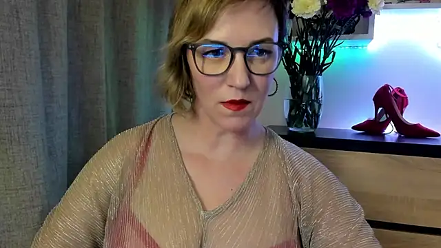 Snapshot of feliziaDesire chatting on October 15, 2:19 pm feliziaDesire online show from October 15, 2:19 pm