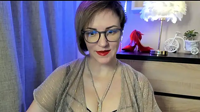 Snapshot of feliziaDesire chatting on October 5, 8:19 am feliziaDesire online show from October 5, 8:19 am