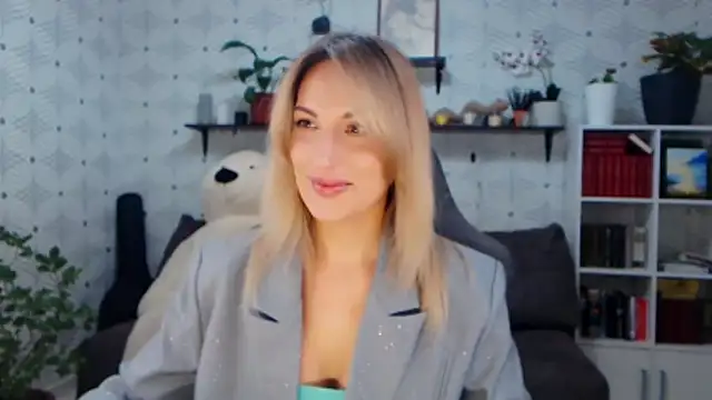 MillaXQueen online show from February 11, 3:57 pm