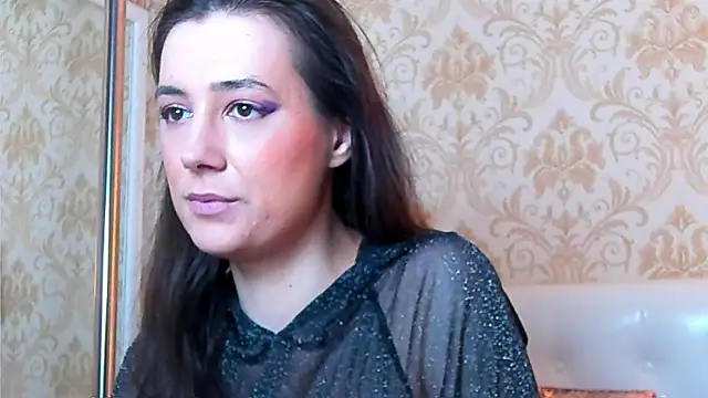 JuliaHunts online show from July 6, 12:32 pm