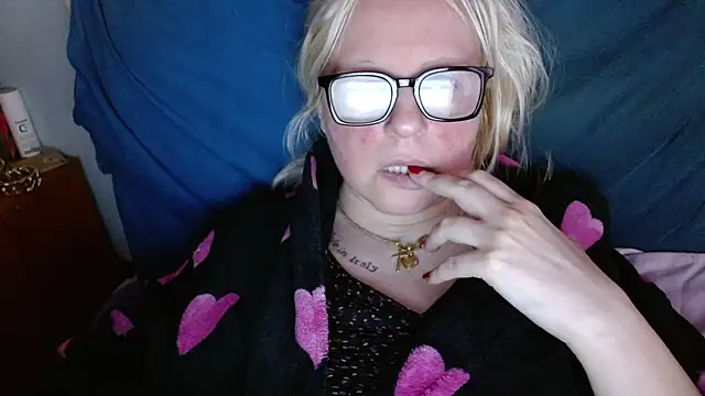 martachatte online show from April 28, 5:22 am