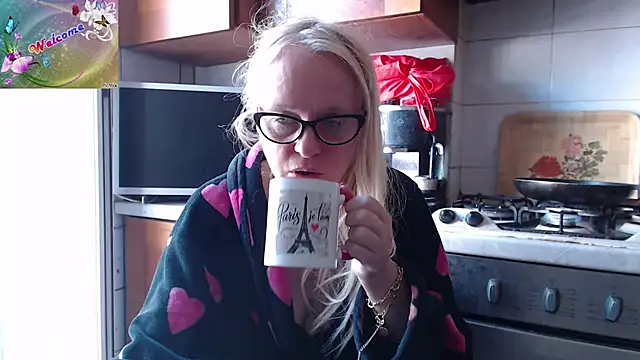 martachatte online show from September 15, 7:38 am